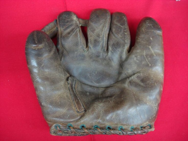 Vintage 1930s Buckleback Baseball Glove – Rare 3-Finger Design
