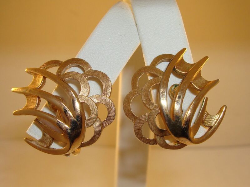 Vintage 1970s Crown Trifari gold-tone clip-on earrings with an intricate openwork design
