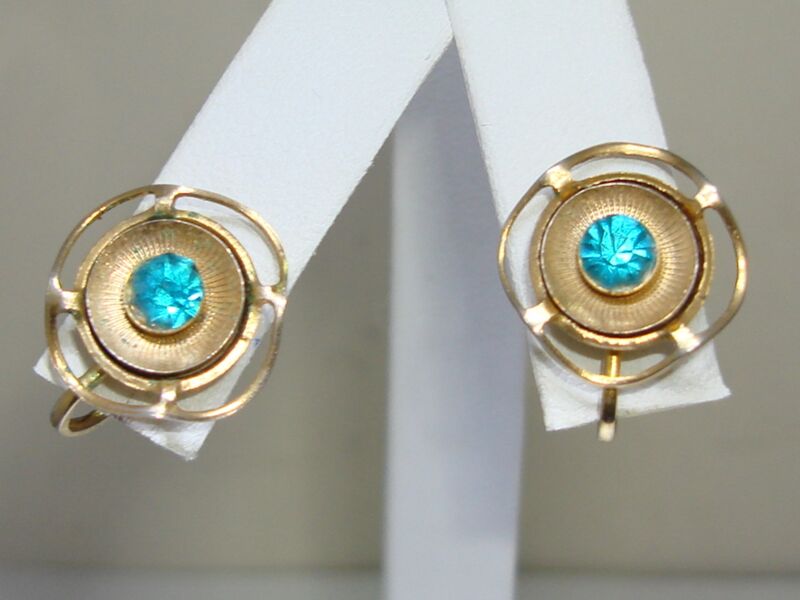 Vintage Delma gold-tone aqua rhinestone screw back earrings