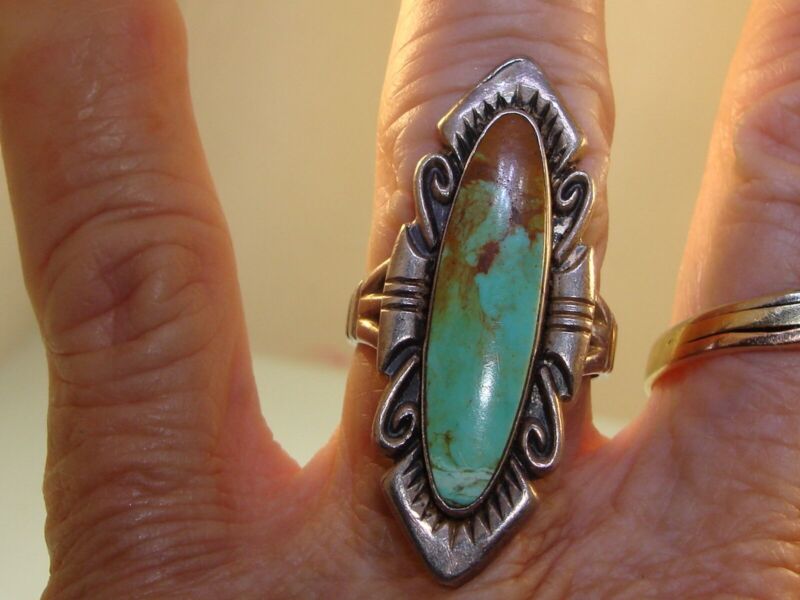 Vintage Southwestern Bell sterling silver and turquoise ring (size 6.5)