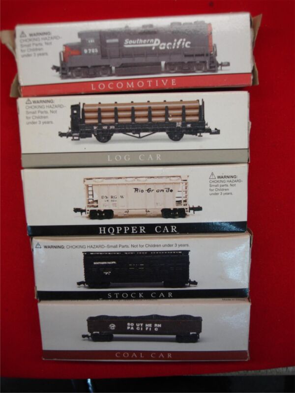 Vintage High Speed Metal Products train set, Southern Pacific Diesel Locomotive and 4 freight cars