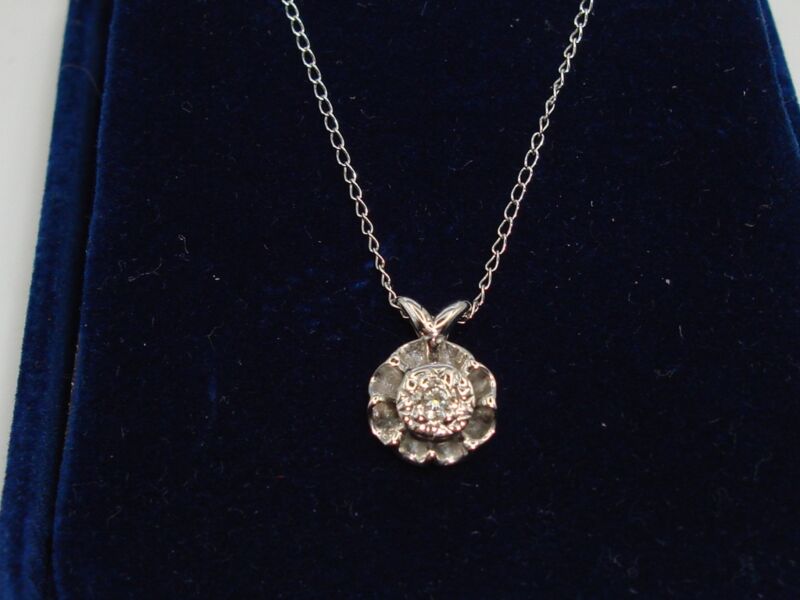 Sparkling 1/10ct Diamond Pendant Necklace in 14K White Gold