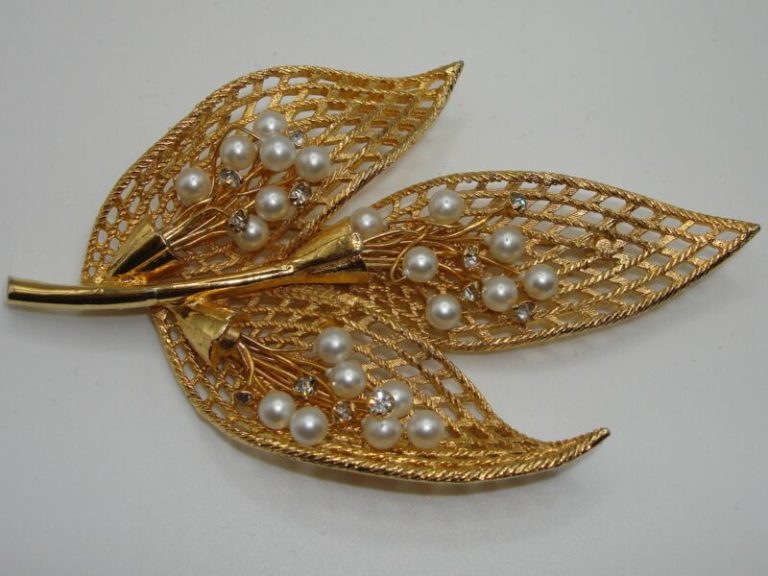 Vintage Corocraft gold-tone filigree leaf brooch with faux pearls and rhinestones