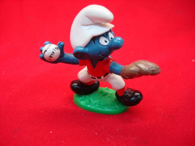 Vintage 1983 Smurfs Baseball Pitcher Figurine