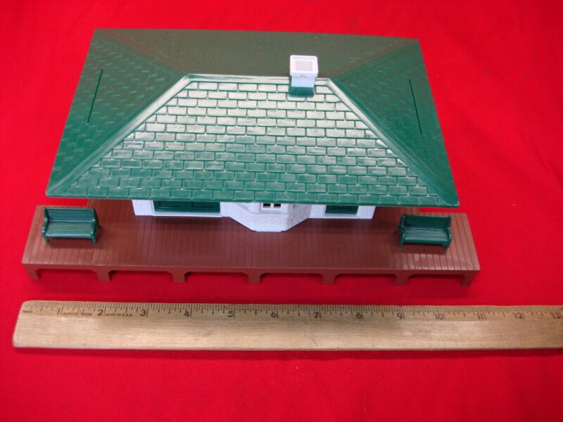 Vintage Plasticville O Scale Suburban Station