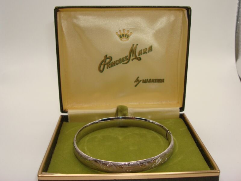 Vintage Marathon Princess Mara sterling silver hinged bangle bracelet in original box