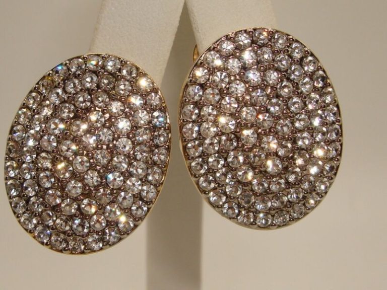 Vintage gold tone rhinestone clip-on earrings, 1 inch