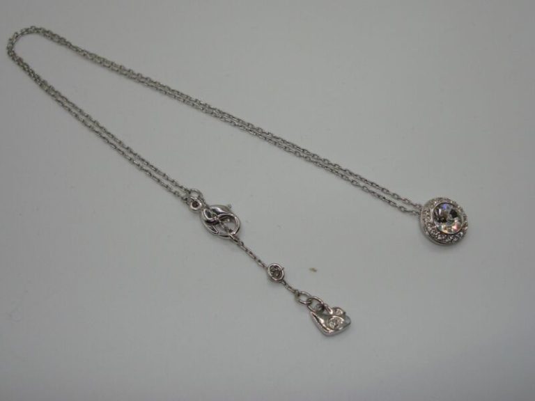 Swarovski Crystal Pendant Necklace (1.5+ CTW) - Sparkling CZ, Mint Condition