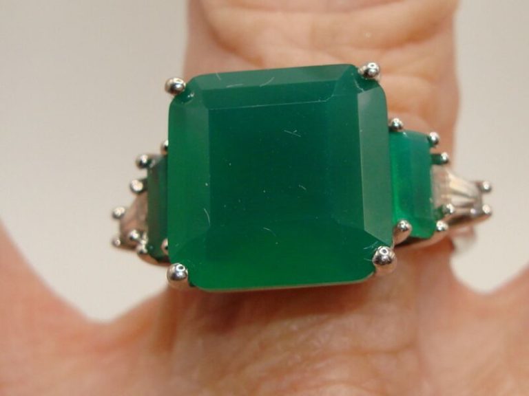 Elegant BBJ Sterling Silver Emerald Green CZ Ring (Size 6 1/2) – Over 4 Carat Total Weight