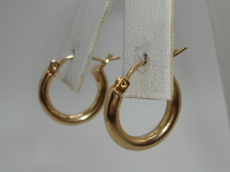 14K gold hoop earrings, classic design, 5/8 inch size
