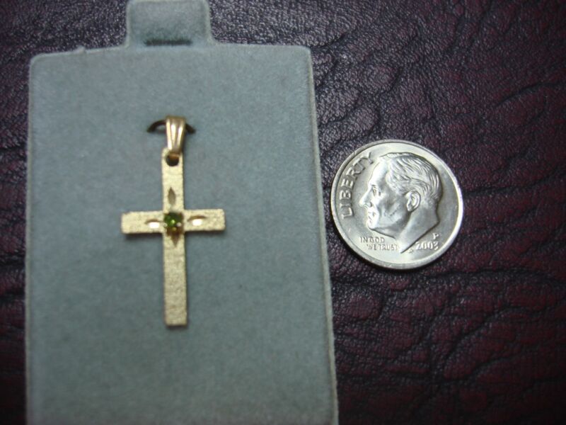 Vintage 14k yellow gold peridot cross pendant (August)