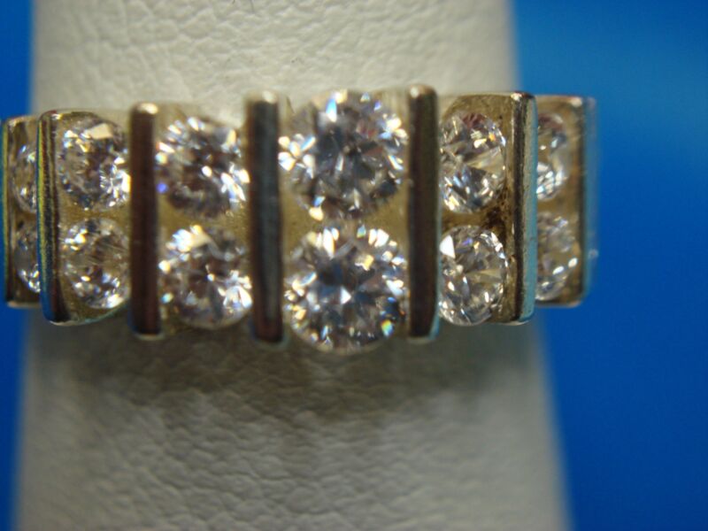 Sterling silver ring with sparkling CZ stones - size 4 1/2