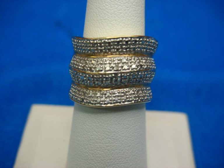Pre-Owned Sterling Silver Ring with Diamond Accents - Size 6 3/4