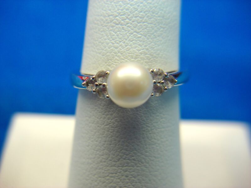 Elegant sterling silver ring with cultured pearl and diamonds, size 7
