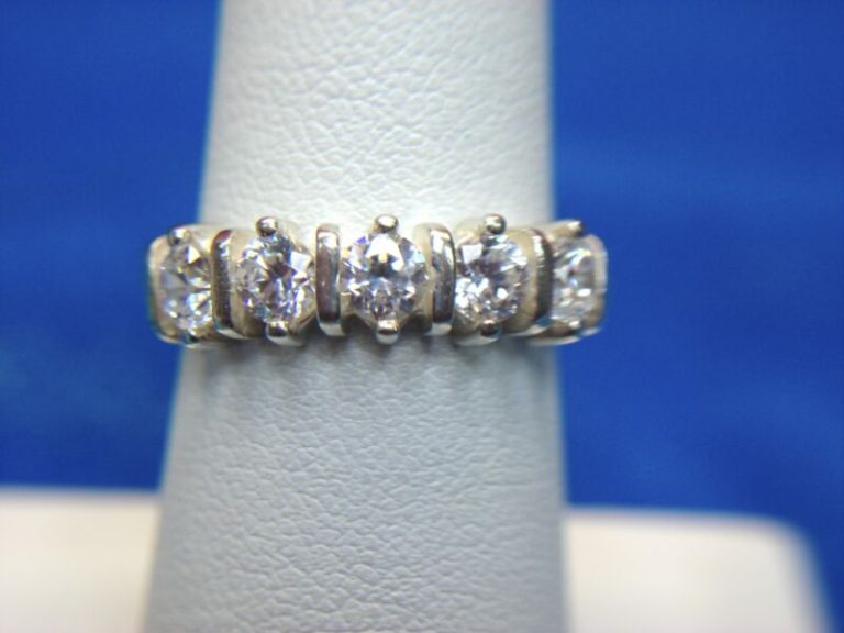 Sparkling Sterling Silver Ring with Cubic Zirconia Stones - Size 7
