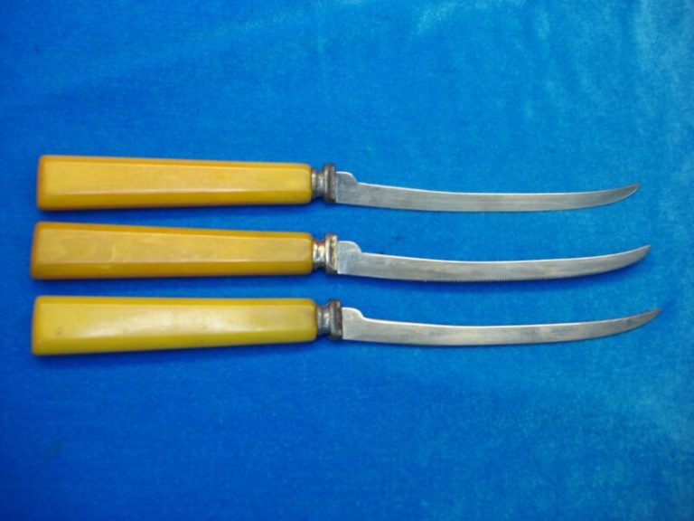 Vintage set of 3 Henry's Stainless Steel Tomato/Steak Knives with Butterscotch Handles
