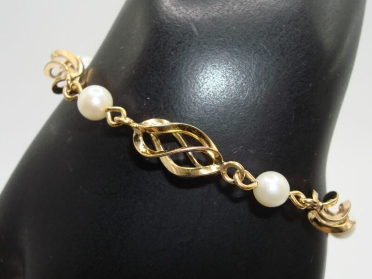 Vintage gold-filled pearl bracelet with twisted cages and creamy white pearls