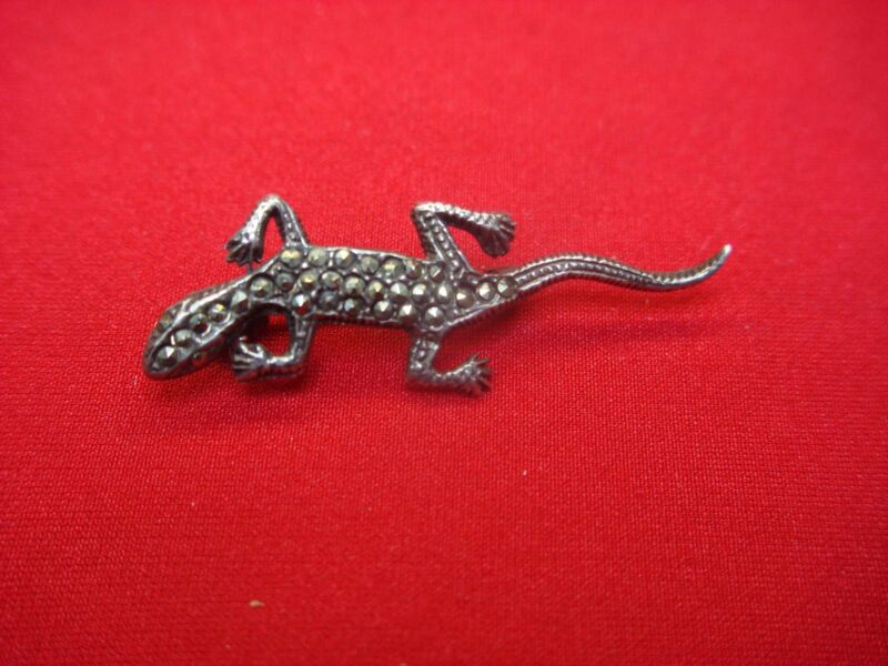 Vintage sterling silver lizard/gecko pin with marcasites