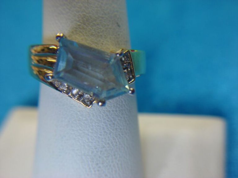 Sterling silver topaz and diamond ring with a unique setting, size 6 3/4