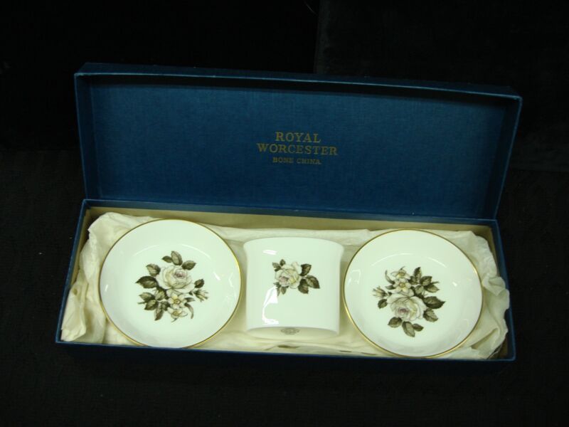 Vintage Royal Worcester White Rose Tourquay Bone China Vanity Set