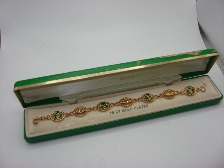 Vintage Sol O'or 18K gold plated Claddagh bracelet in mint condition with original box