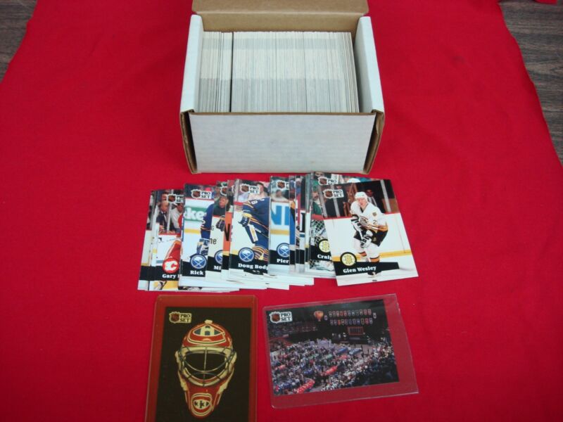 Complete set of 1991 Pro Set French Hockey cards #1-345 with rare CC1 and CC2 mask cards.