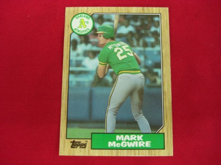 1987 Topps Tiffany Glossy Mark McGwire #366 Oakland Athletics Baseball Card