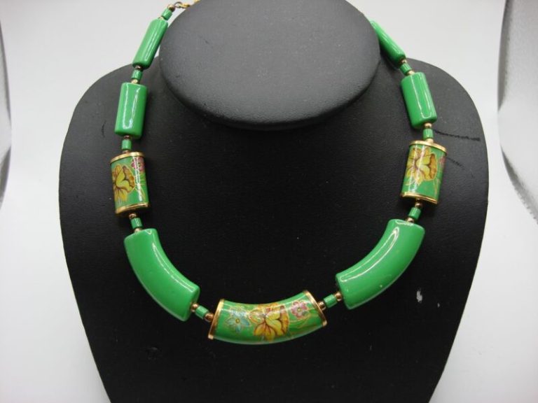 Vintage Japanese green enamel floral choker necklace