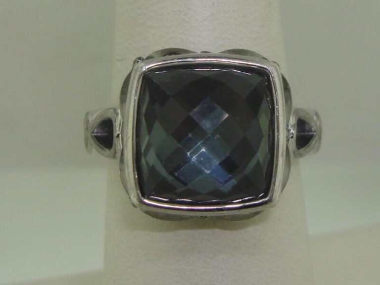 Hera Lido sterling silver ring with cushion cut hematite gemstone