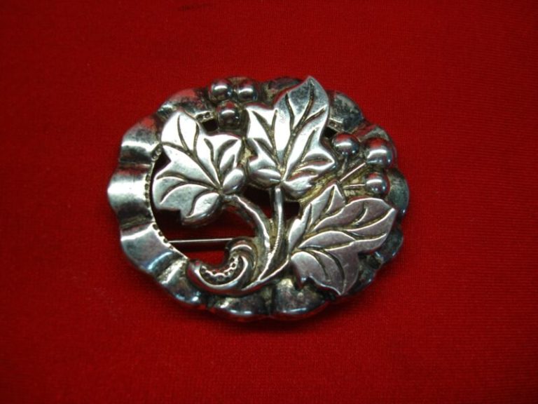 Vintage Sterling Silver Leaf Brooch Pin – Detailed, Excellent Condition