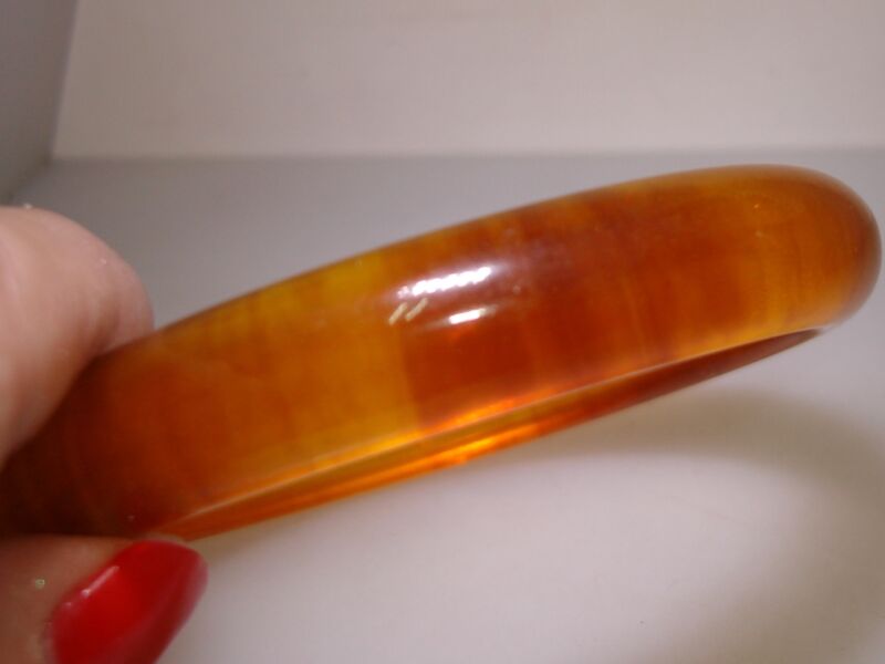 Genuine vintage Bakelite bangle bracelet in apple juice color, 8 inches