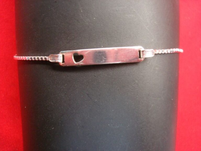 A sterling silver heart shaped anklet with an engraving option