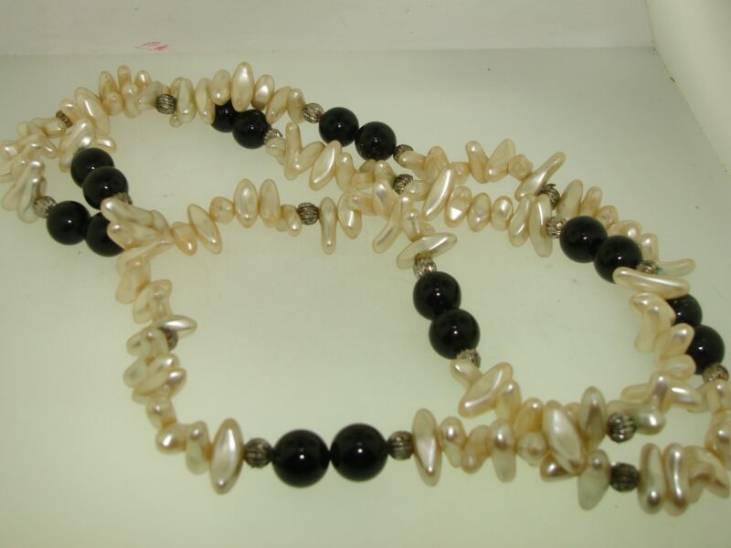 Vintage 1960s black glass and faux pearl necklace