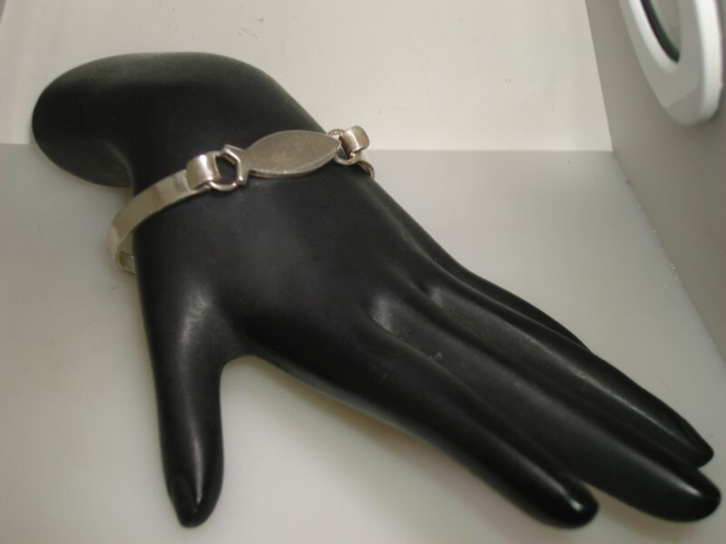 Vintage Taxco sterling silver hinged bangle bracelet with a unique fish plaque design