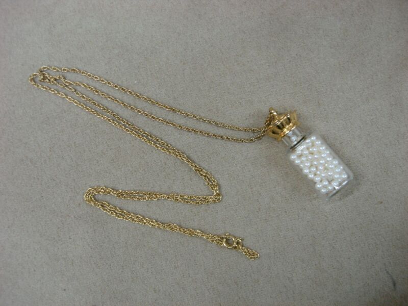 Vintage 1980s glass pendant necklace with freshwater pearls and gold-tone chain