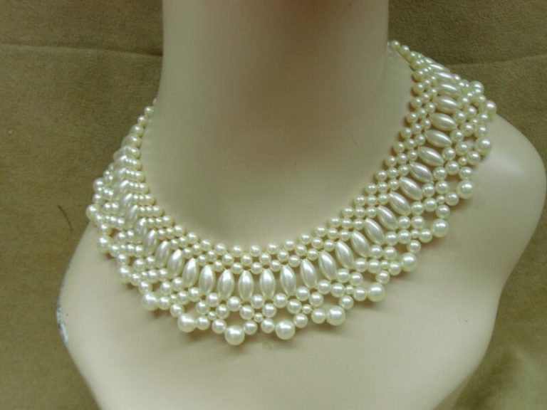 Vintage 1950s Hong Kong faux pearl collar necklace