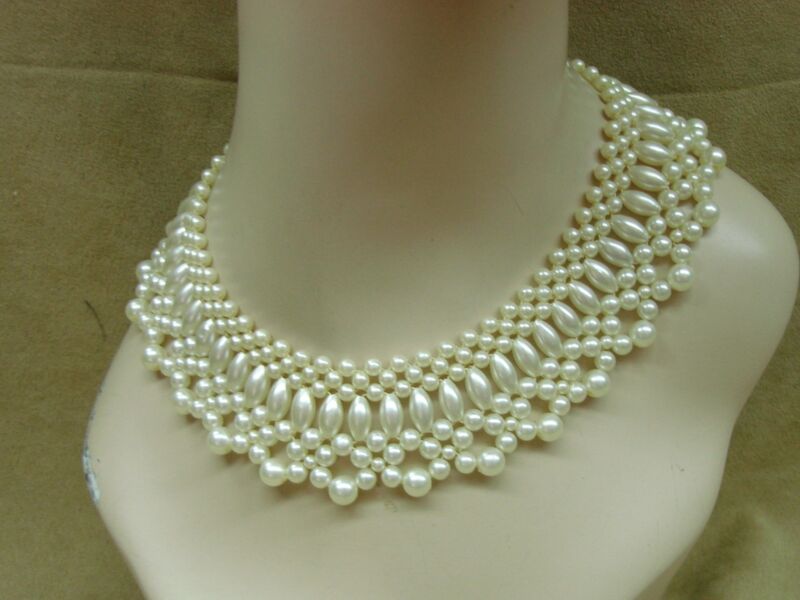 Vintage 1950s Hong Kong faux pearl collar necklace