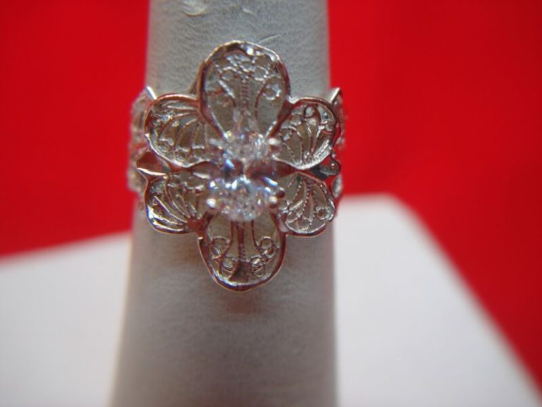 Sterling silver ring with a cubic zirconia, size 7.5
