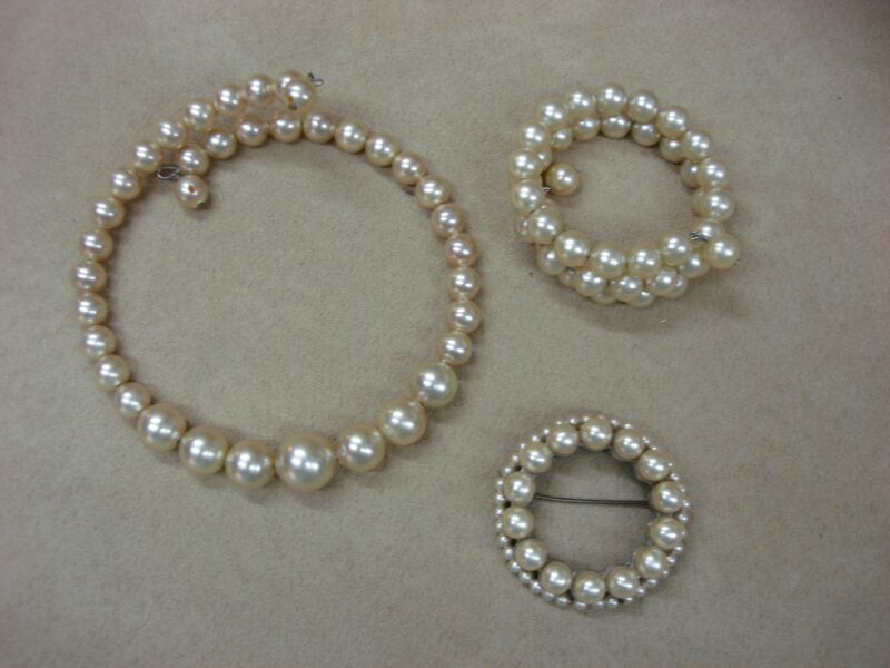 Vintage 1950s Memory Wire Faux Pearl Choker, Bracelet & Pin Set