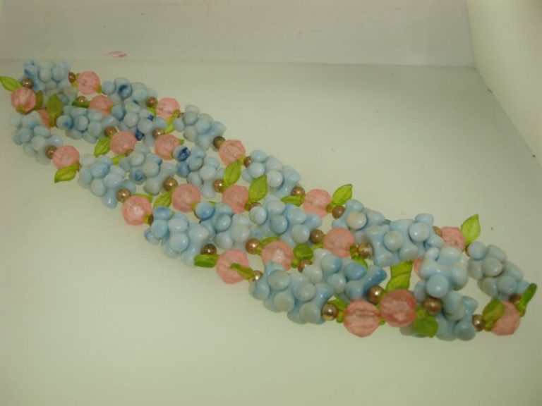 Vintage Pastel Lucite Bead Flower Necklace (1950s-60s)