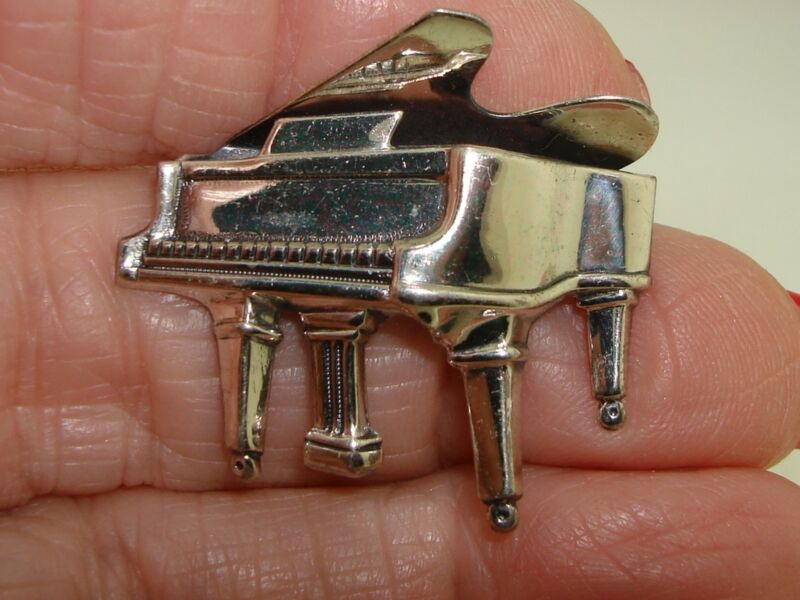 Vintage Beau Sterling Silver Repousse Baby Grand Piano Pin Brooch