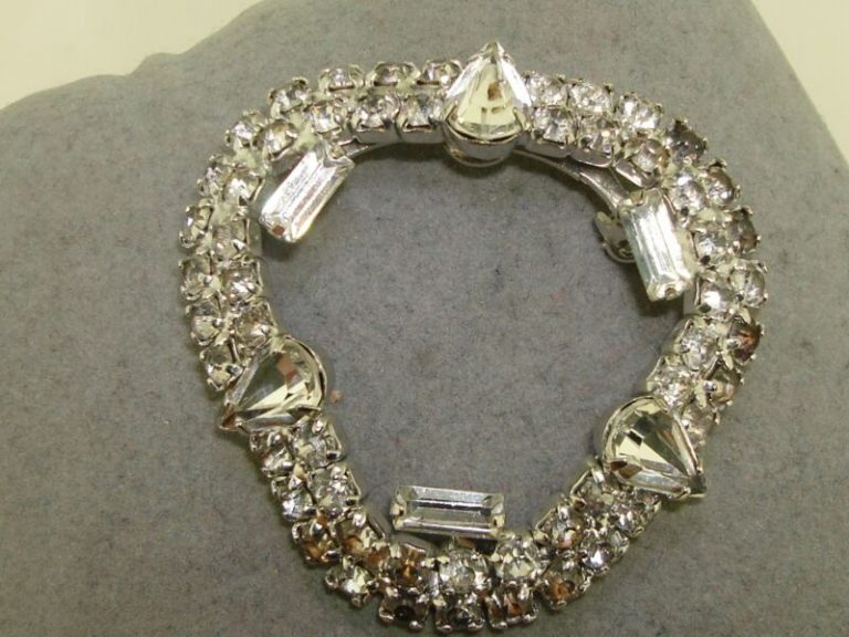 Vintage 1950s rhinestone brooch pin, foiled sparkle triangle design