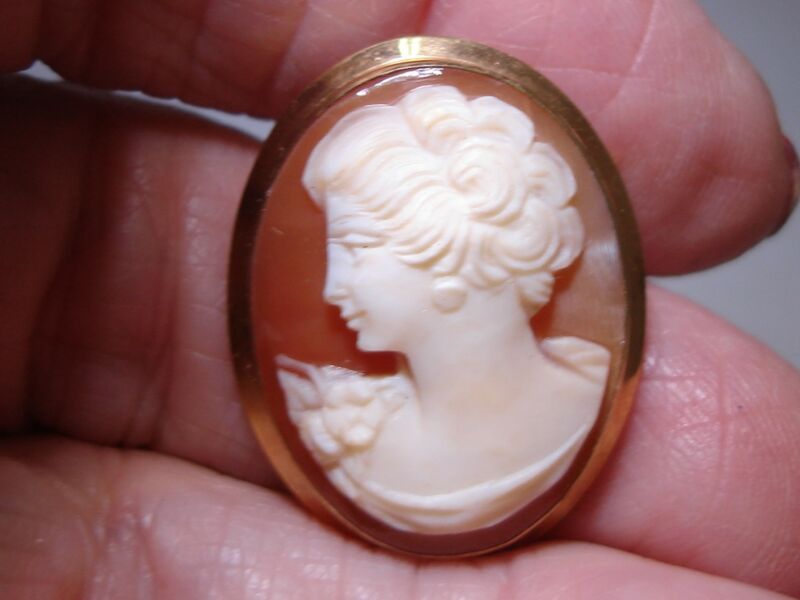 Vintage Danecraft gold filled cameo pin/pendant with a carved shell lady design