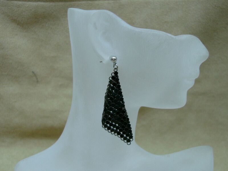 Vintage 1970s black mesh square dangle earrings