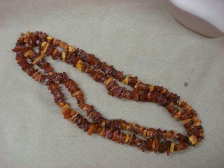 Vintage Baltic amber necklace with honey and golden hues