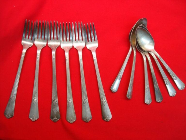 Vintage William Rogers Guild Pattern Grill Forks & Teaspoons (12pc) - Excellent Condition