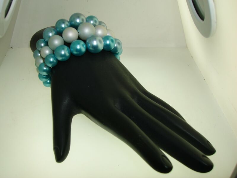 Vintage blue memory wire bracelet with iridescent beads