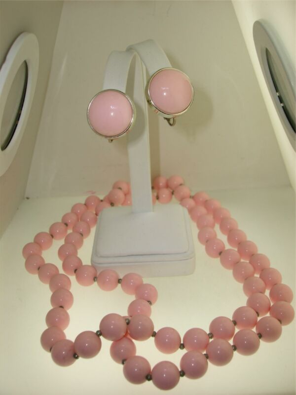 Vintage 1960s pink lucite necklace and earring set