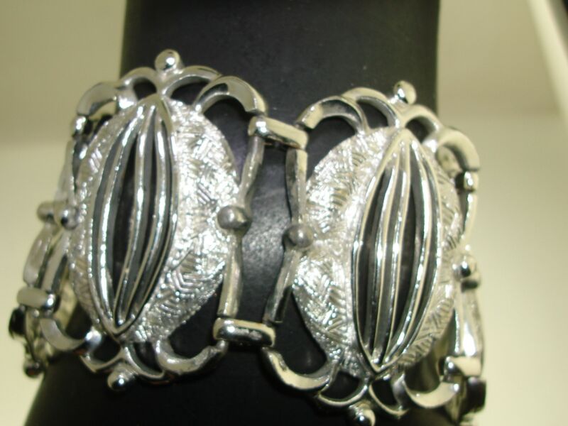 Vintage 1950s openwork silver metal bracelet, large and fancy design (7.5 inches)