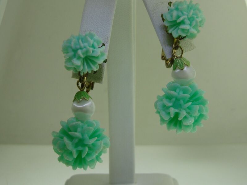 Vintage green lucite dangle earrings, 1950s-60s